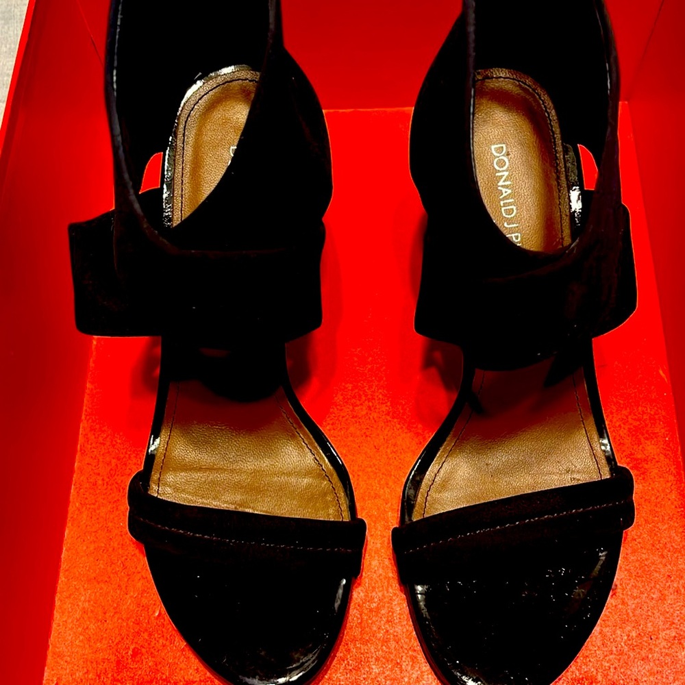 Donald Pliner sassy heels